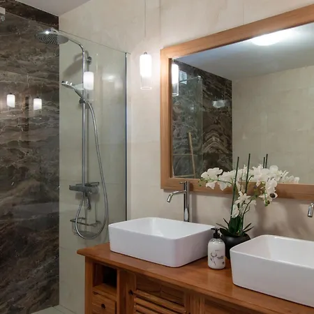 וילה Avalon Lovely 3 Bedroom Private Heated Pool