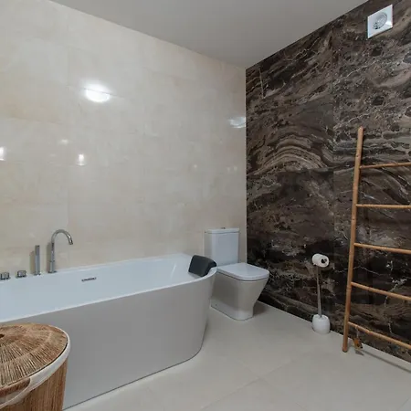 Villa Avalon Lovely 3 Bedroom Private Heated Pool *