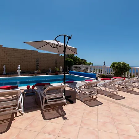 Avalon Lovely 3 Bedroom Private Heated Pool וילה *